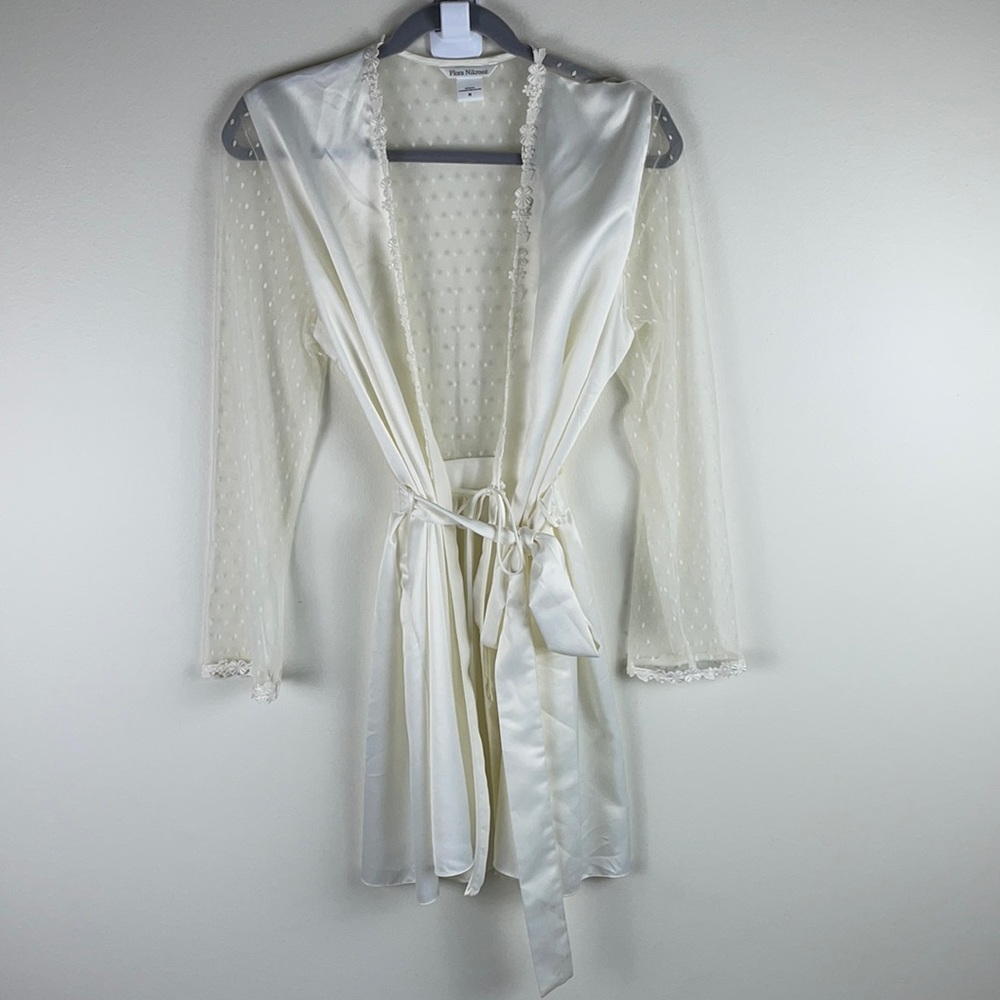 Flora Nikrooz Sheer Lace Short Robe Size M